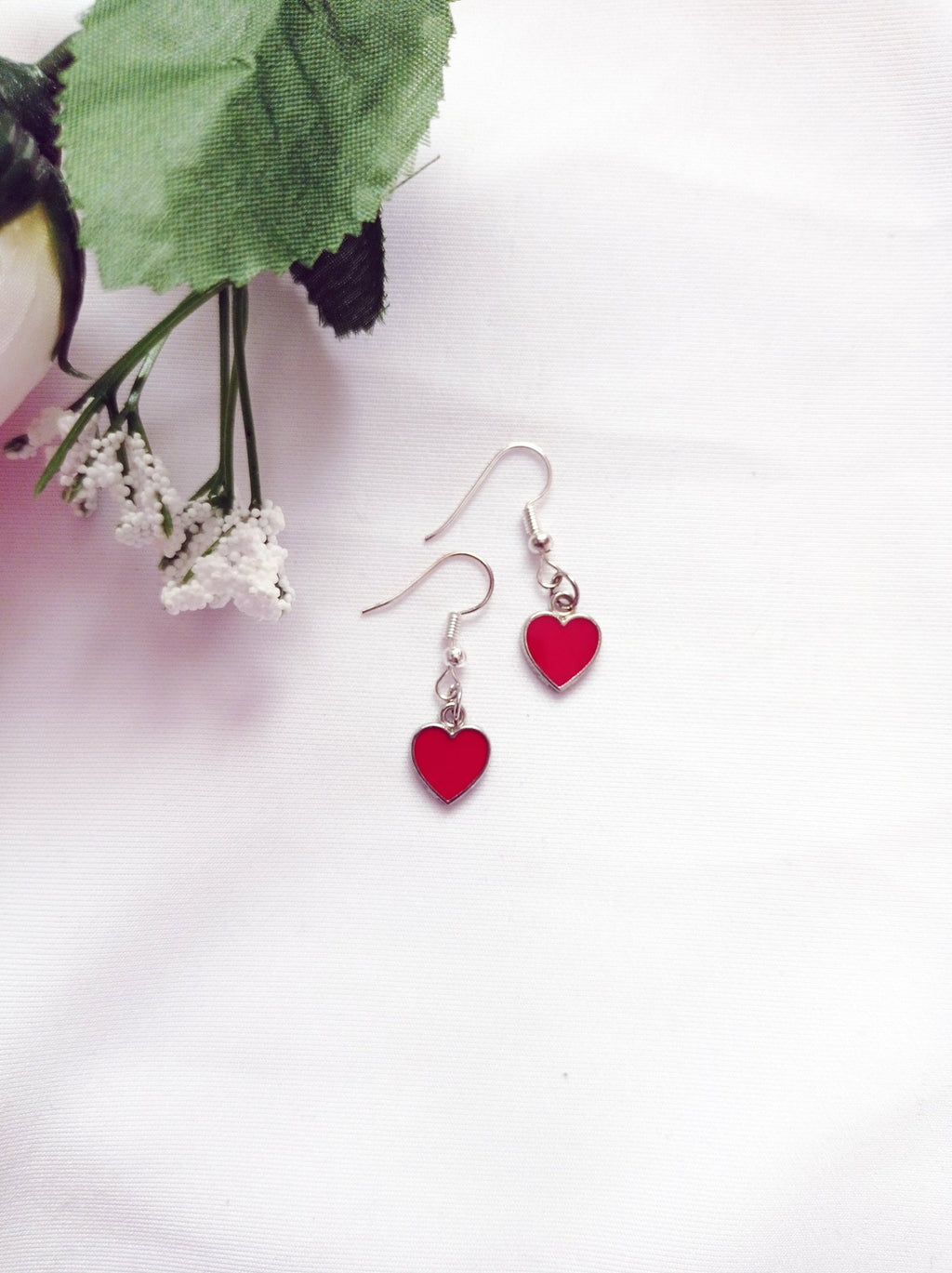 Classic Red Hearts Earrings, Playing Cards inspired Queen of Hearts | by lovedbynlanla - Cityz Atelier lumiere
