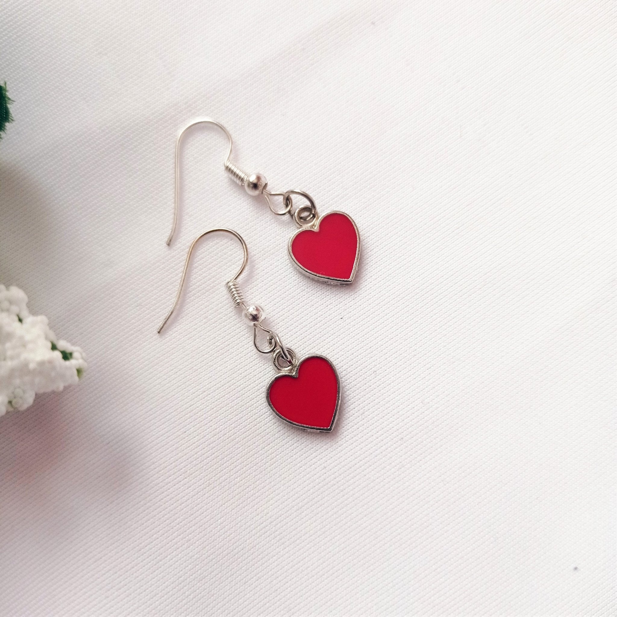 Classic Red Hearts Earrings, Playing Cards inspired Queen of Hearts | by lovedbynlanla - Cityz Atelier lumiere