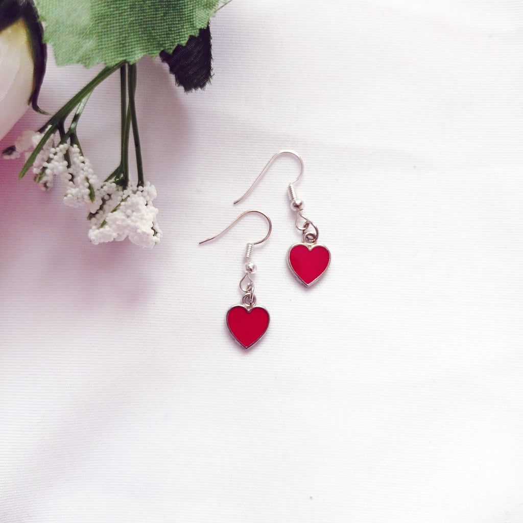 Classic Red Hearts Earrings, Playing Cards inspired Queen of Hearts | by lovedbynlanla - Cityz Atelier lumiere